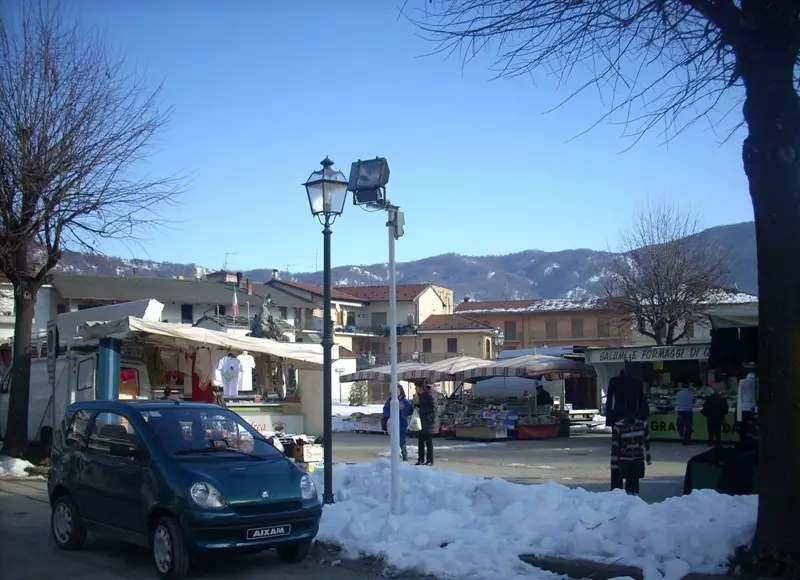 Il mercato del martedì in Piazza della Vittoria